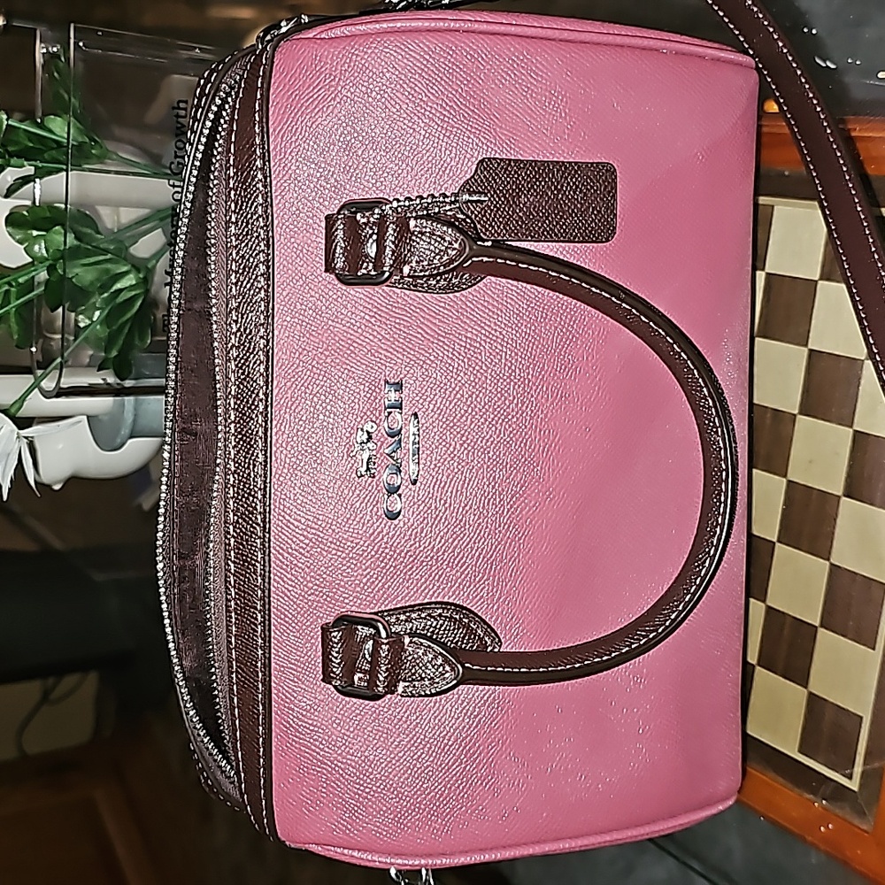 Coach handbag. Gen. cross grain leathr. Great condition.